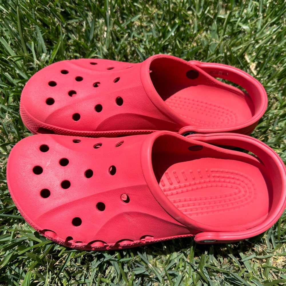 Crocs Red Baya Clog, men/women shoe. Size 9M/11W slip on.